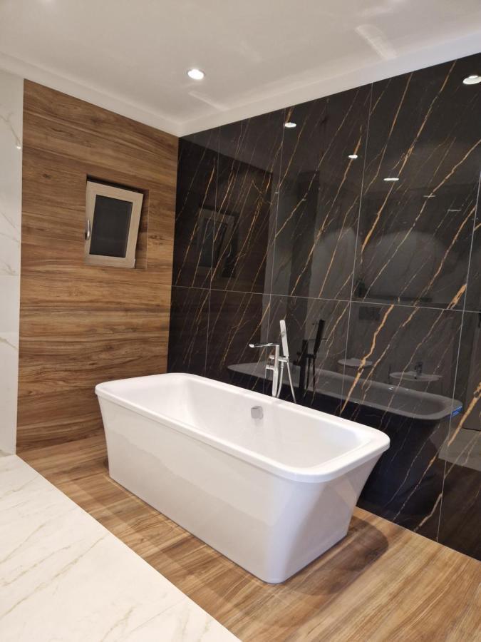 Hotel Atlantic Boutique Târgu-Mureş Esterno foto