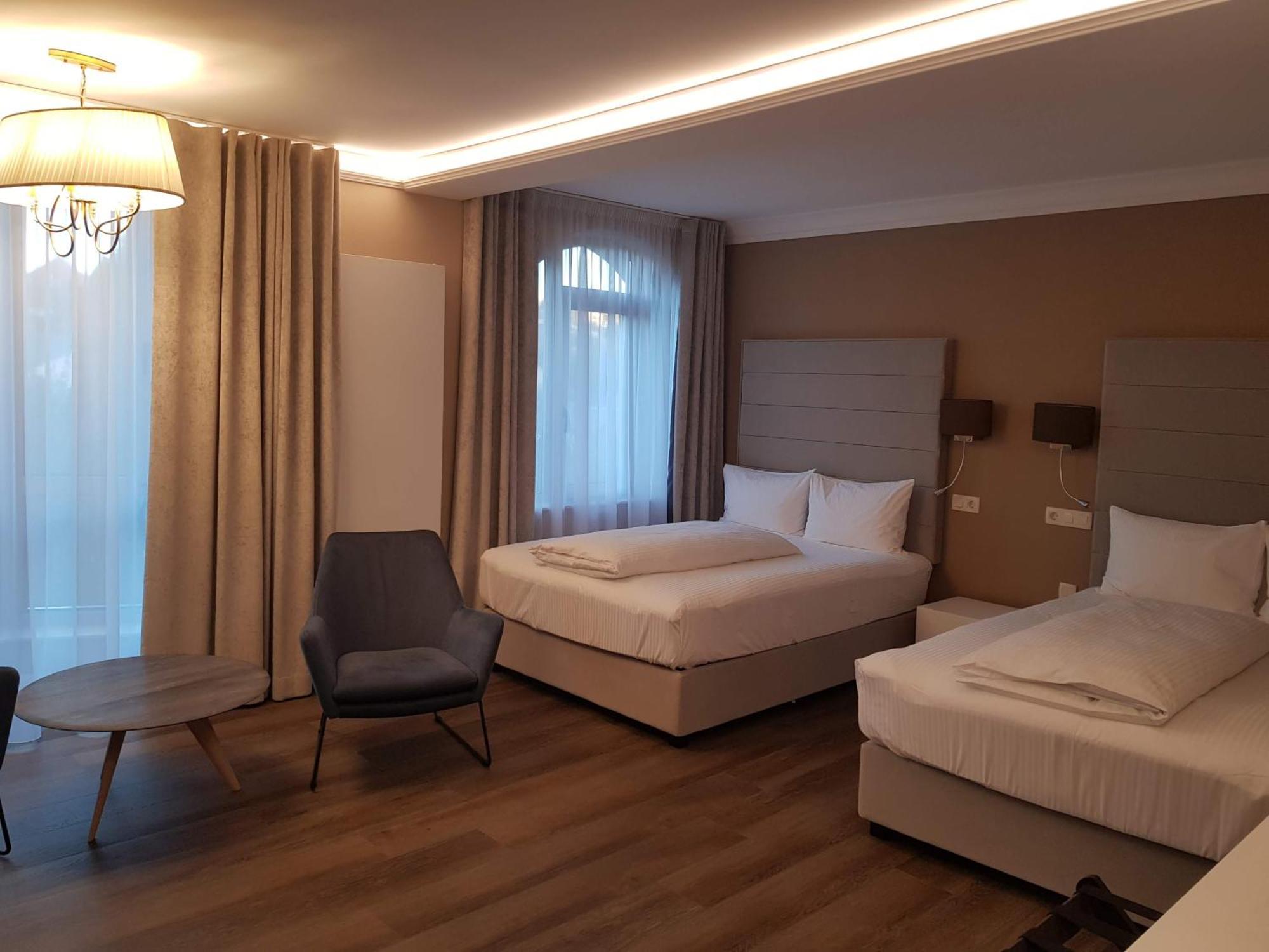 Hotel Atlantic Boutique Târgu-Mureş Esterno foto