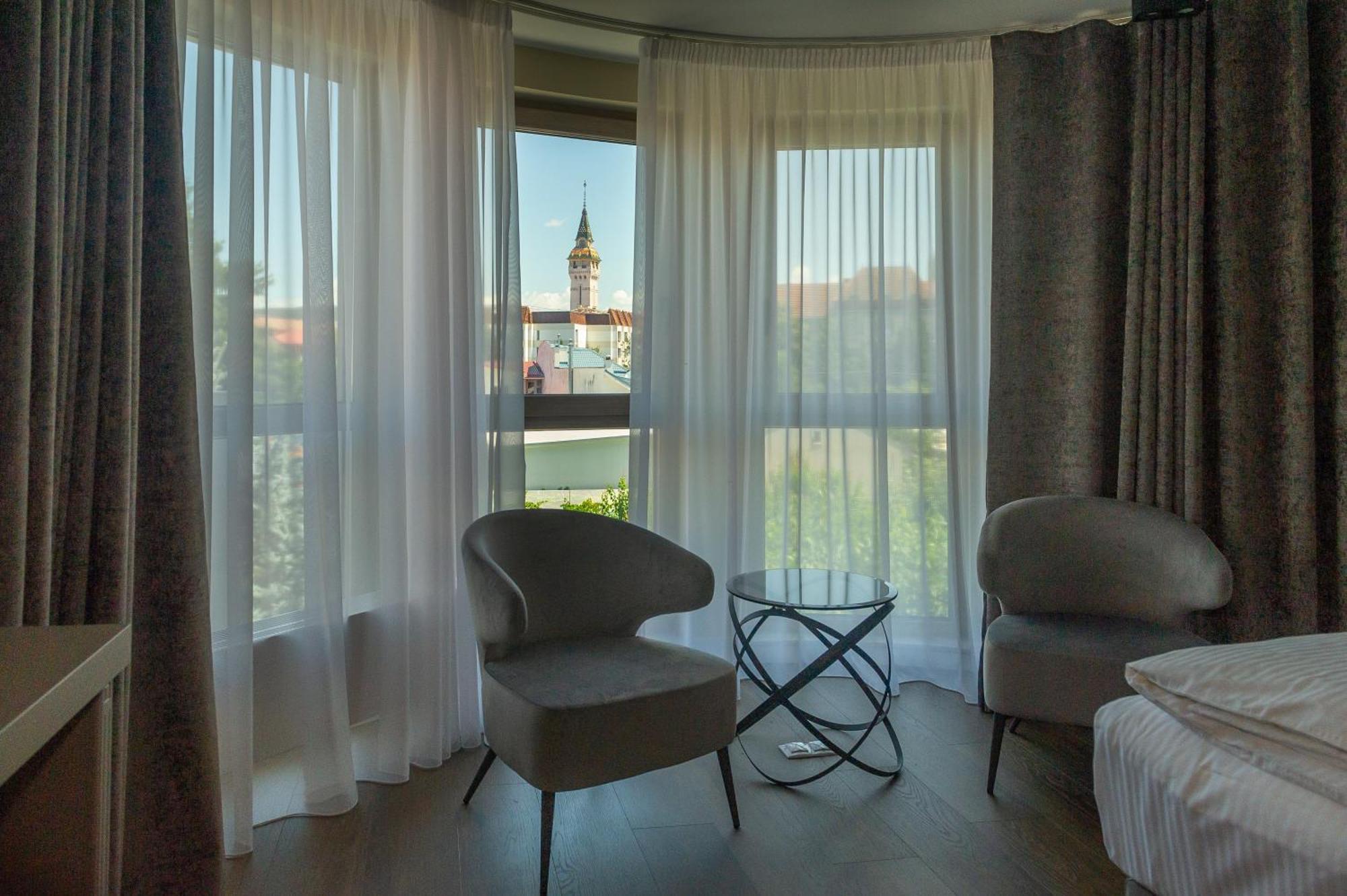 Hotel Atlantic Boutique Târgu-Mureş Esterno foto