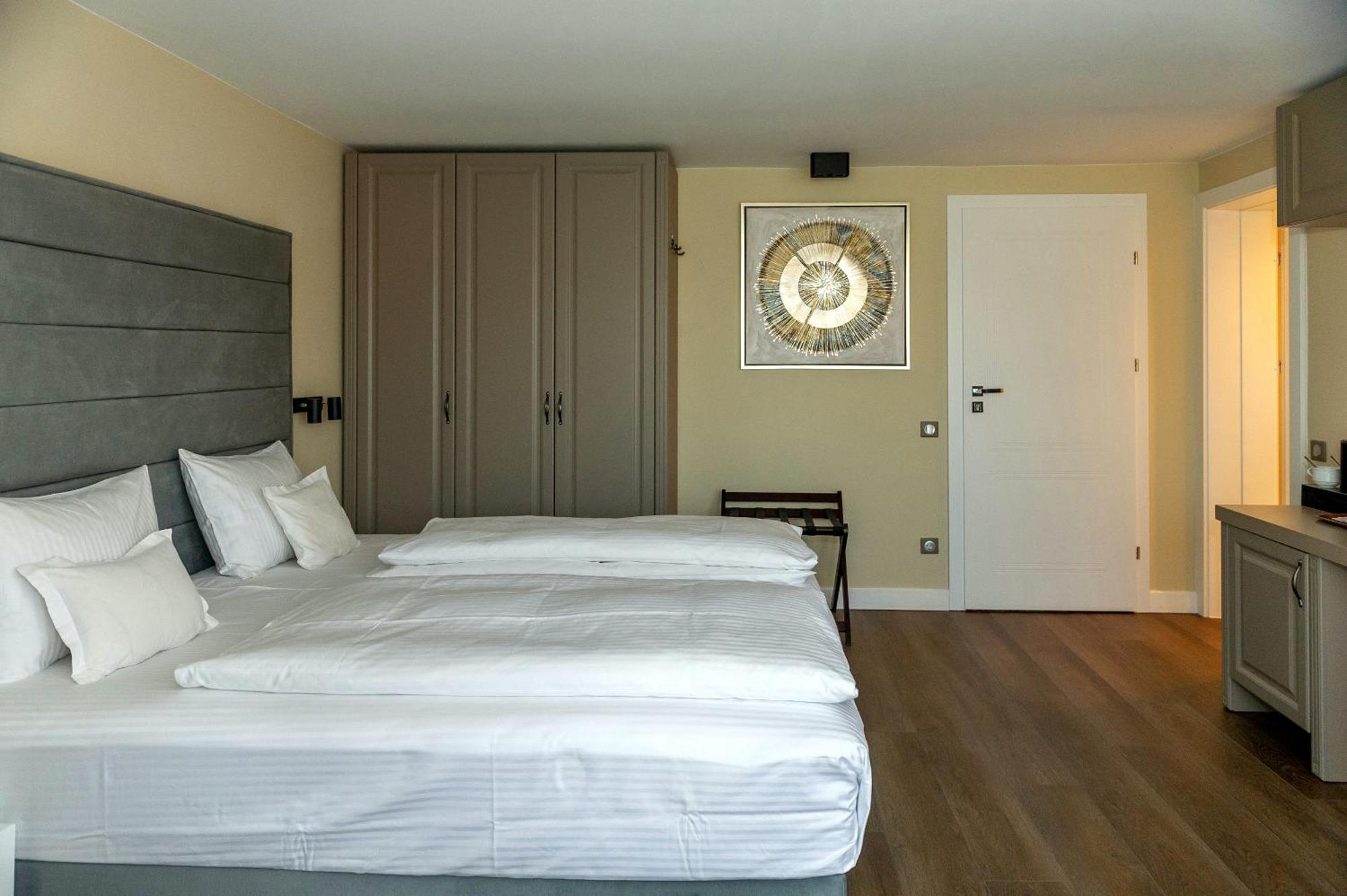 Hotel Atlantic Boutique Târgu-Mureş Esterno foto